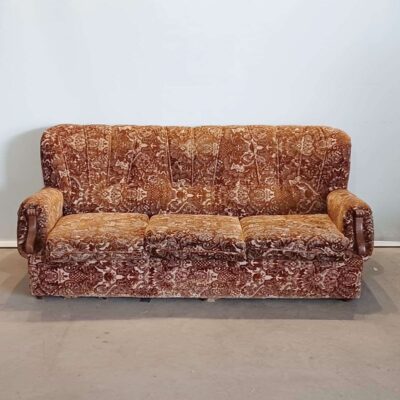 Brown three-seater sofa sof_62