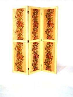 Baroque-style wooden screen decorated with 18th-century floral fabric Bio_03