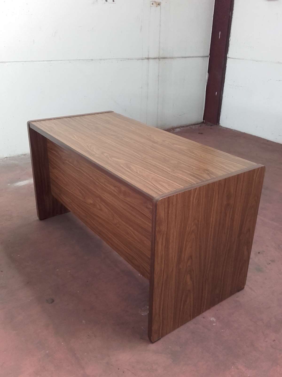 Office table - Image 2