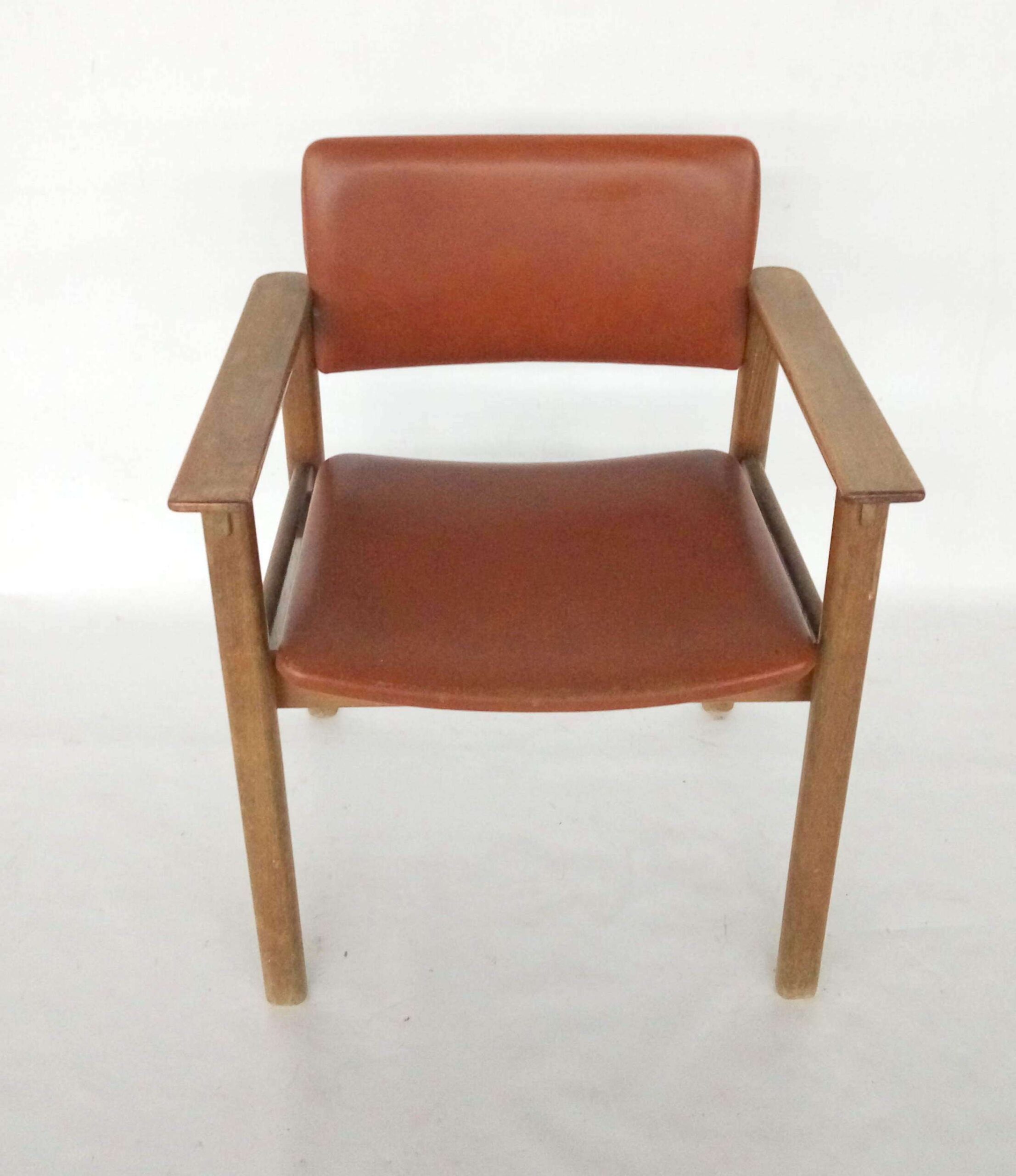 Vintage office chair. Sill_192