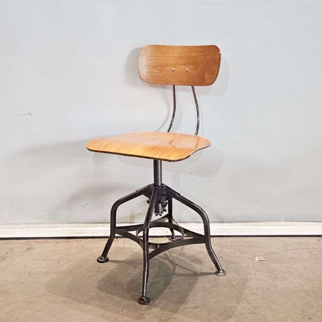 Antique Iron Industrial Adjustable Chair. Sill_02