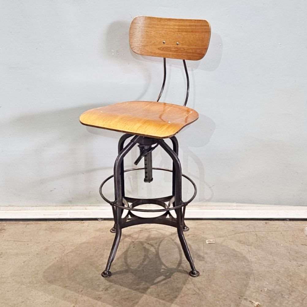 High iron stool. Seat and back made of natural laminated wood. Tab_02