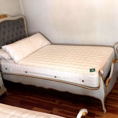 Palatial bed