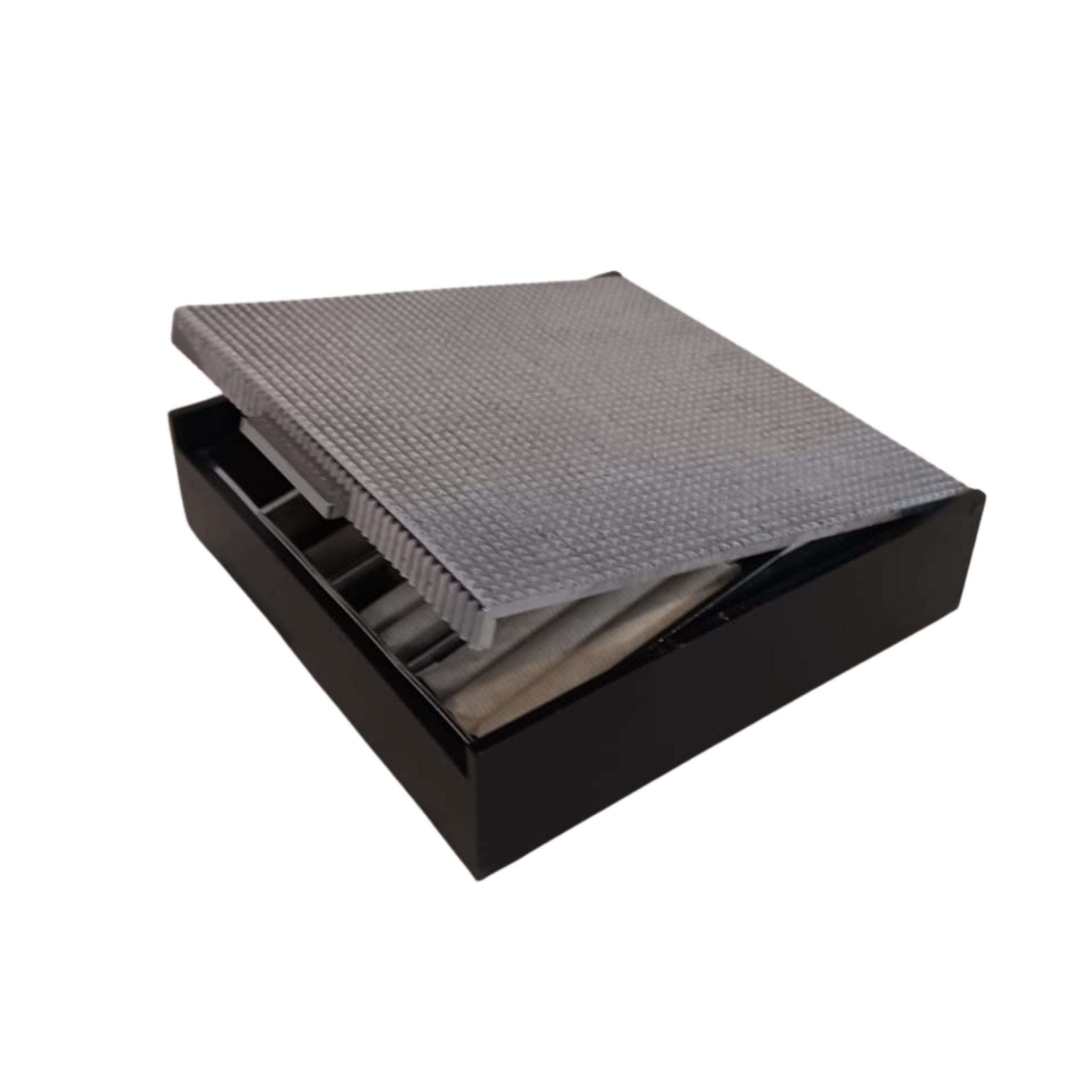 Transparent lid box