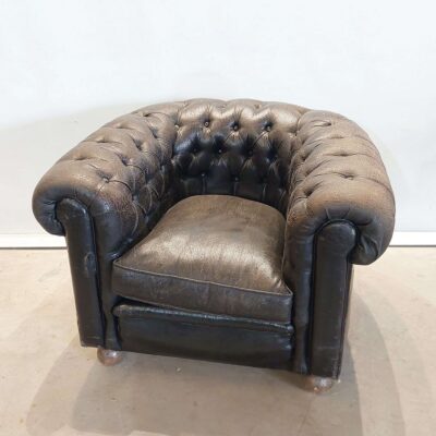 Sillón Chesterfield marrón. 01335