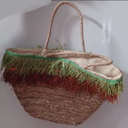 Bolso de esparto forrado por dentro y con adorno flecos 02311