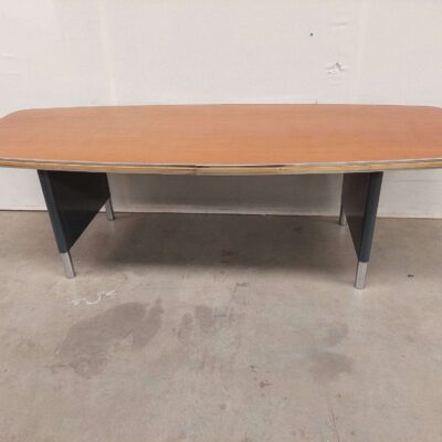Mesa de reunión metálica con sobre de madera 02939