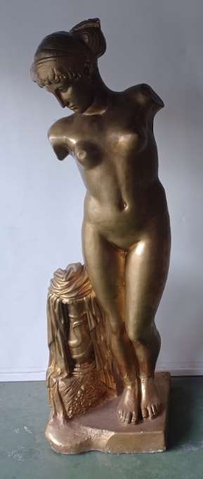 Statue of Venus in gold Fig_53