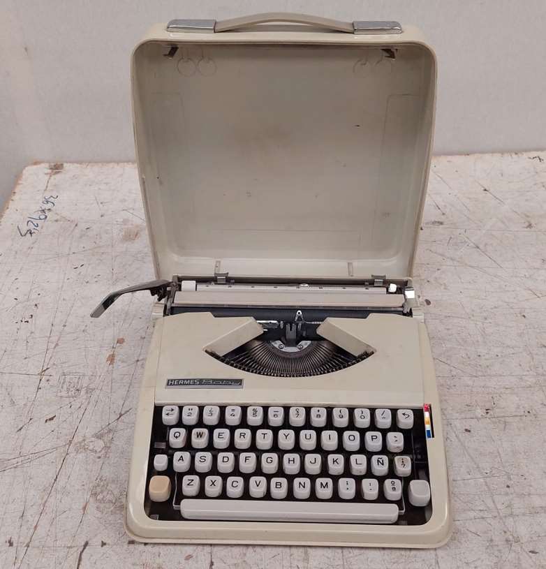 Máquina escribir Hermes Baby con estuche 03314
