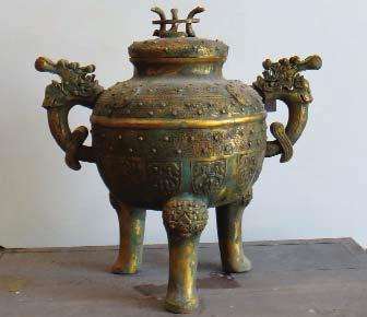 Large bronze jar with archaic Chinese decoration ori_05
