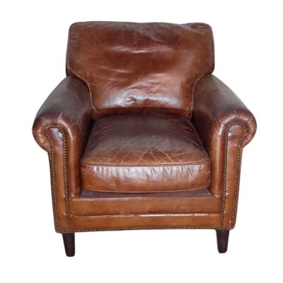 Sillón de piel marrón con tachuelas 04076