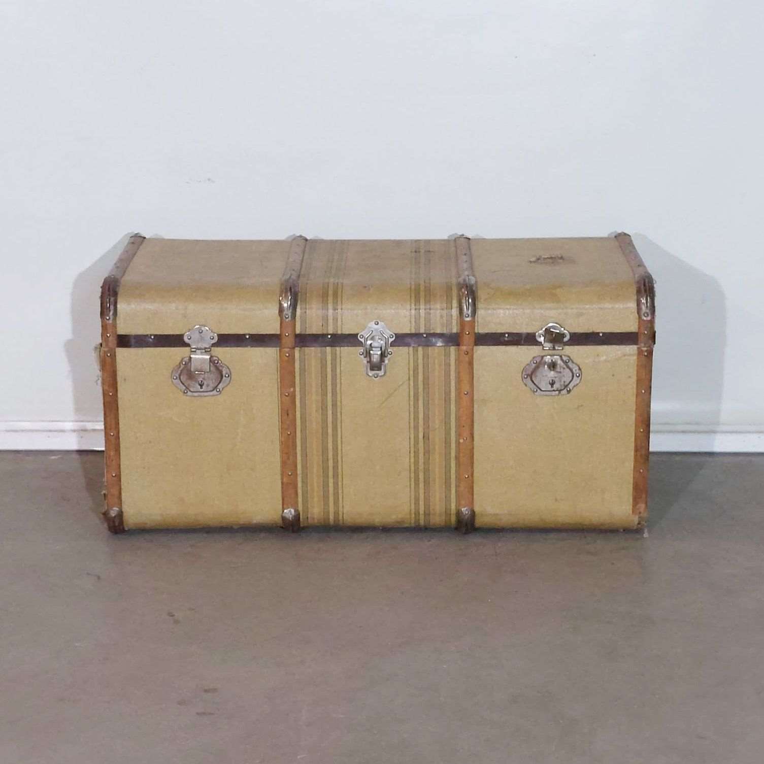 70s trunk type chest 04215