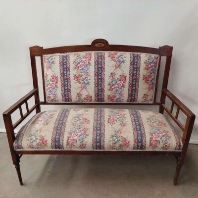 Two-seater wooden sofa with floral upholstery 01343