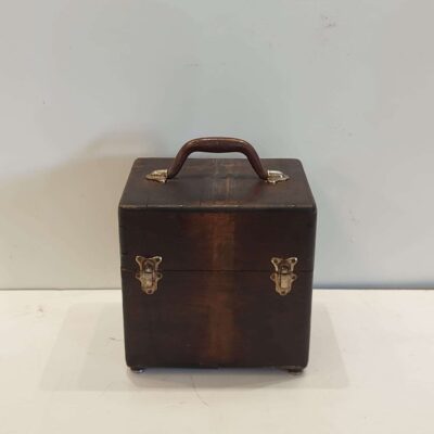 Vintage cube-shaped trunk briefcase 04572