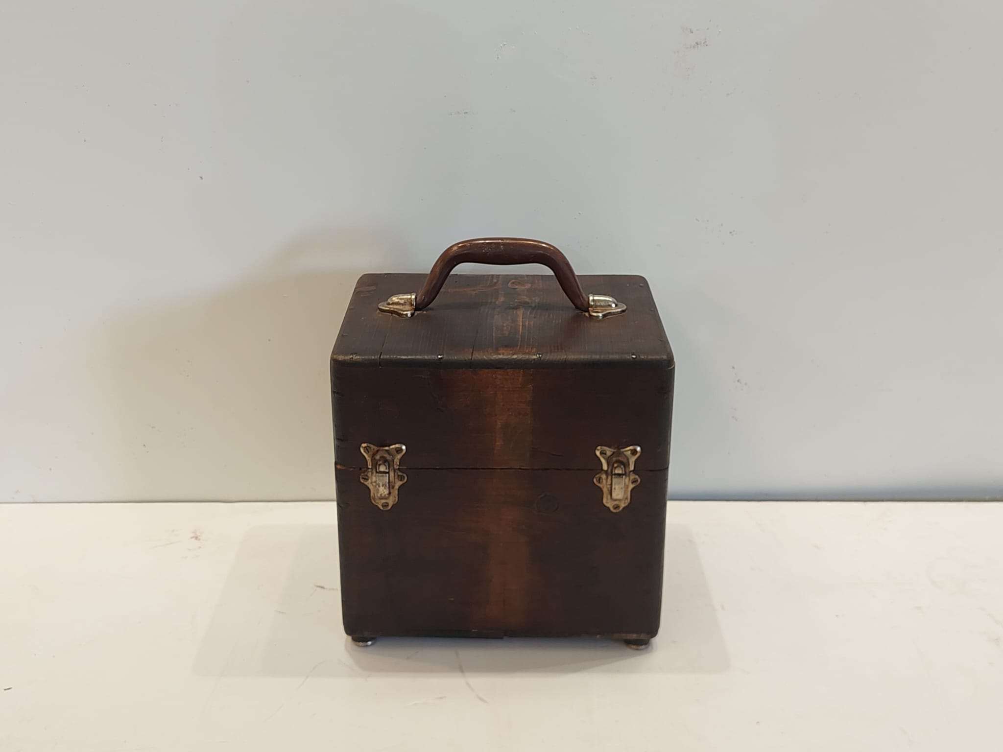 Vintage cube-shaped trunk briefcase 04572