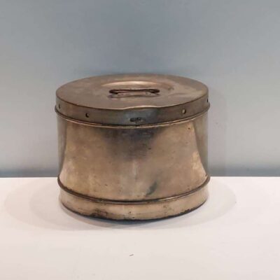 Antiguo bote de hojalata 04574