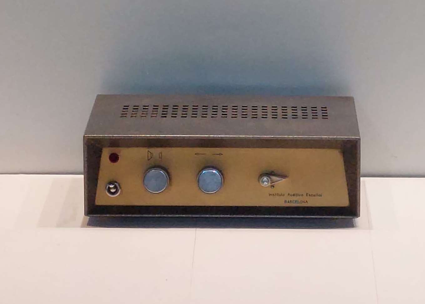 Amplificador de sonido antiguo 04575