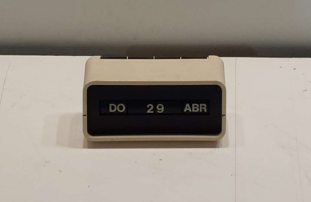 Calendario análogo perpetuo antiguo 04577