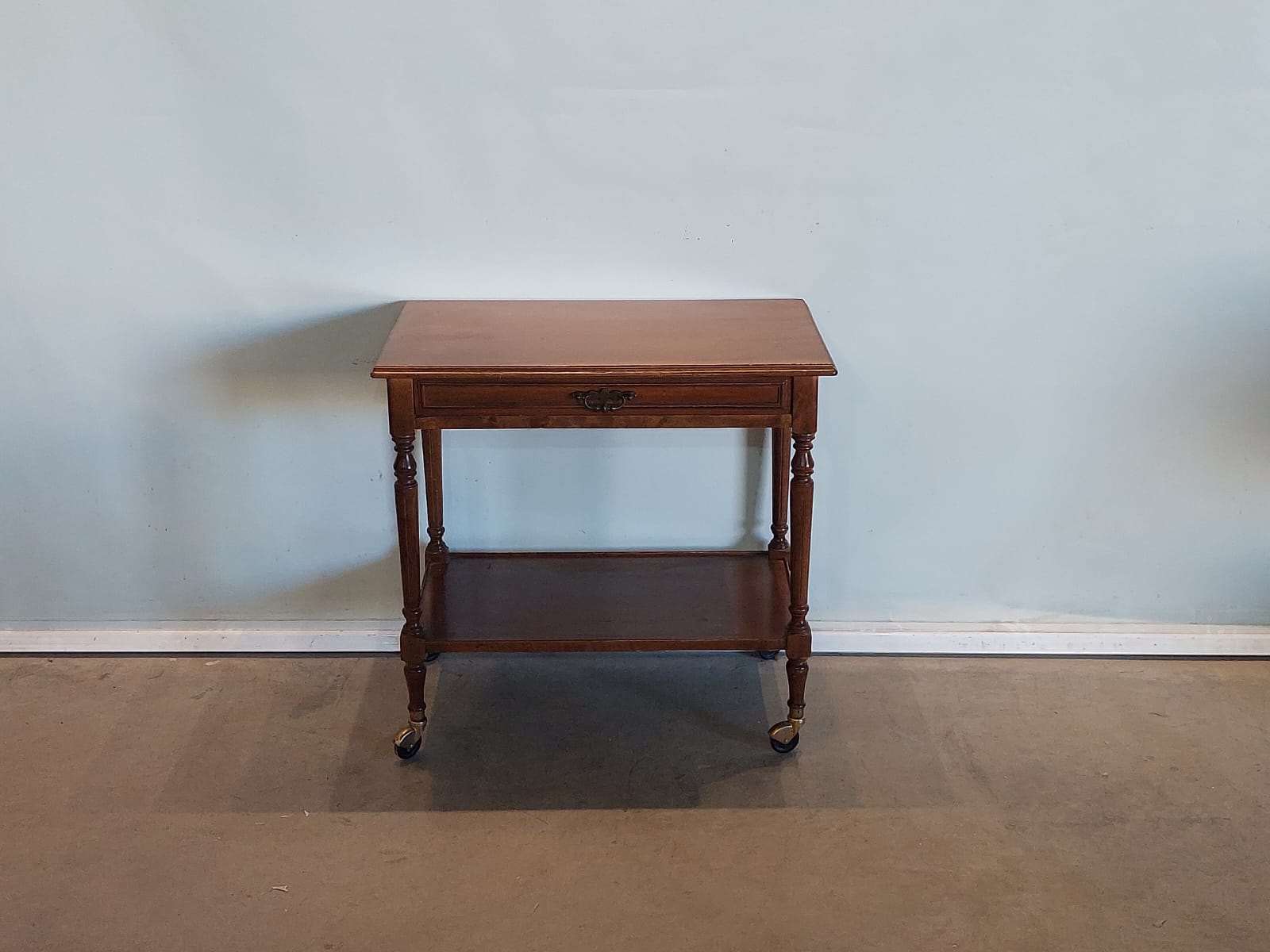 Mesa auxiliar con ruedas 04940