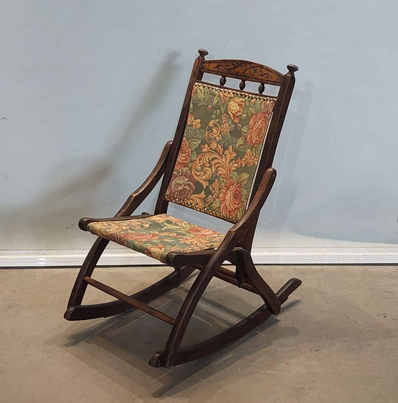 Wooden rocking chair. 04080 - Image 2