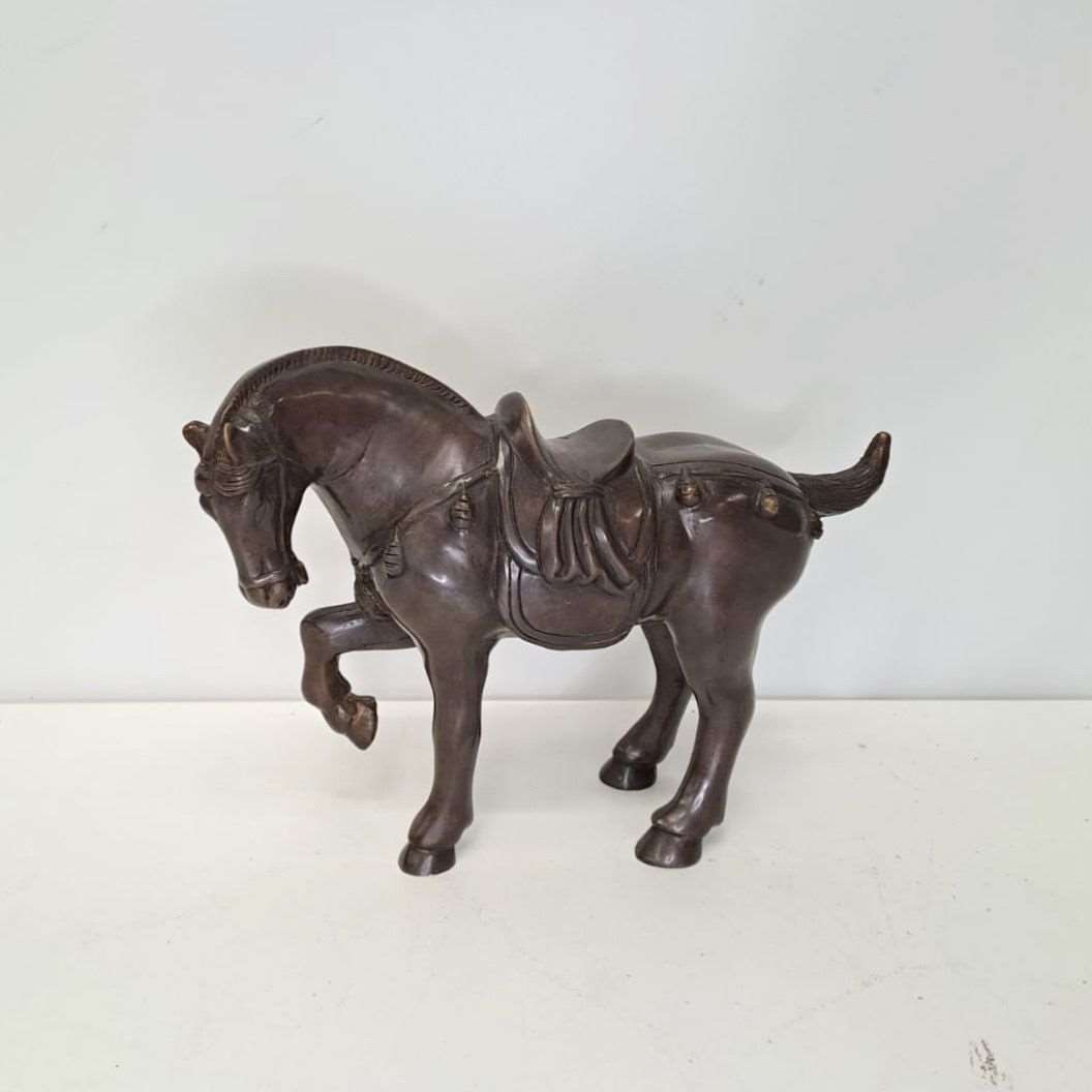 Bronze horse sculpture 04971