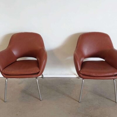 Saarinen conference chair but_96