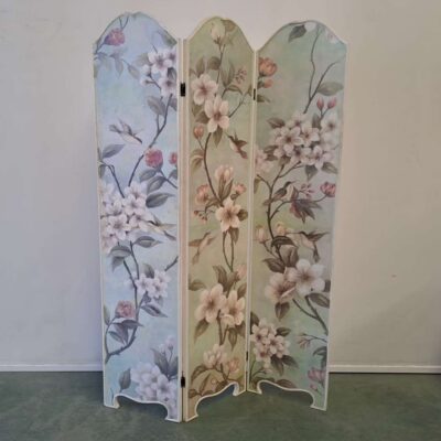 Klimt three-story screen with floral motifs. 04082