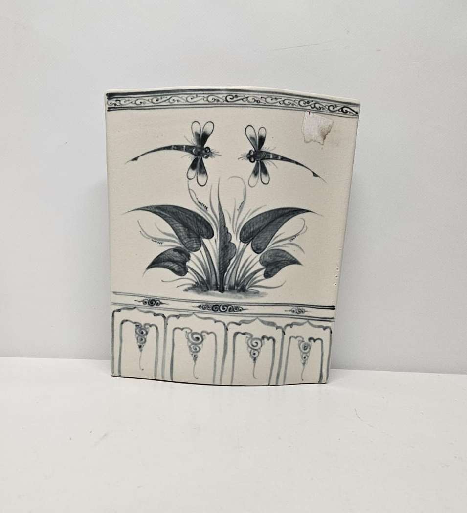 Set of 2 vases with dragonfly illustrations. 04883