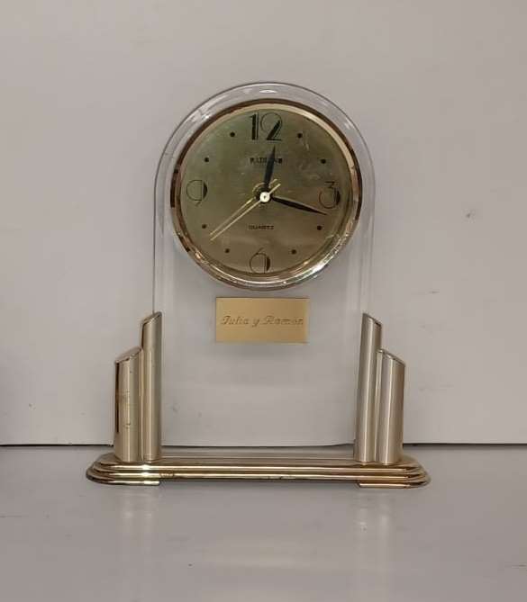Reloj de mesa cromado y cristal. 05564