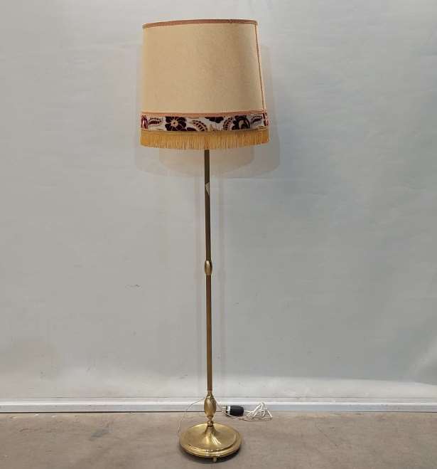 Gold floor lamp. 05245
