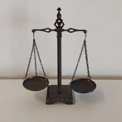 Antique scale. 01658