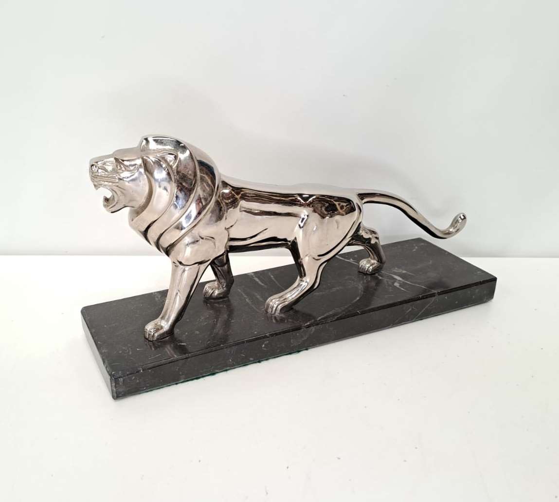 Chromed lion figure. 05540