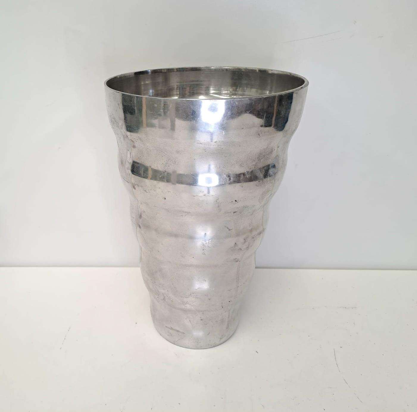 Metal vase. 05965