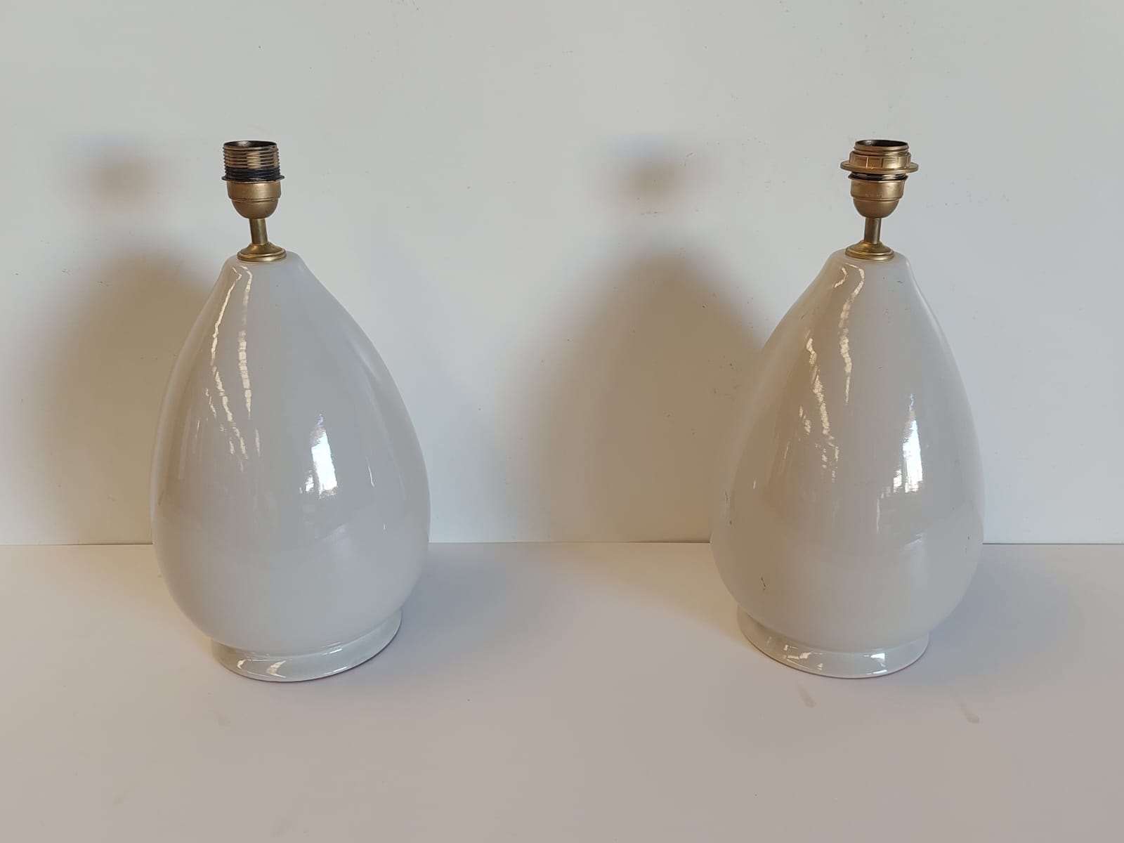 White ceramic lamp. 02789