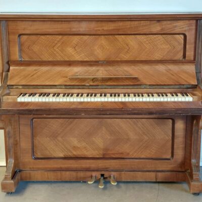 Upright piano. 508
