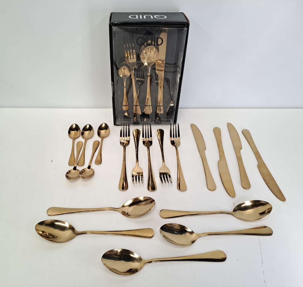 Gold cutlery. 06021