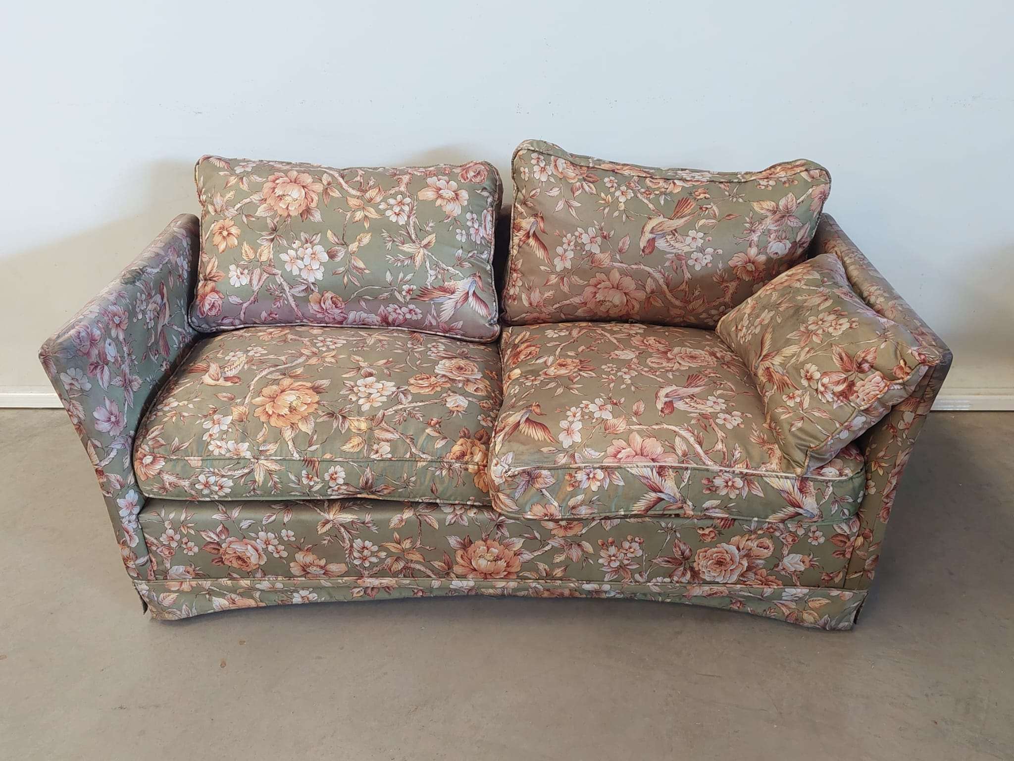 Two-seater sofa. 05647
