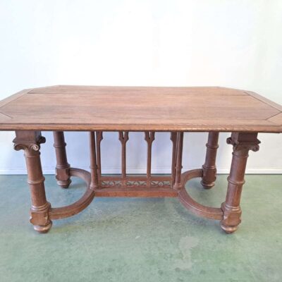 Mesa antigua. 05661