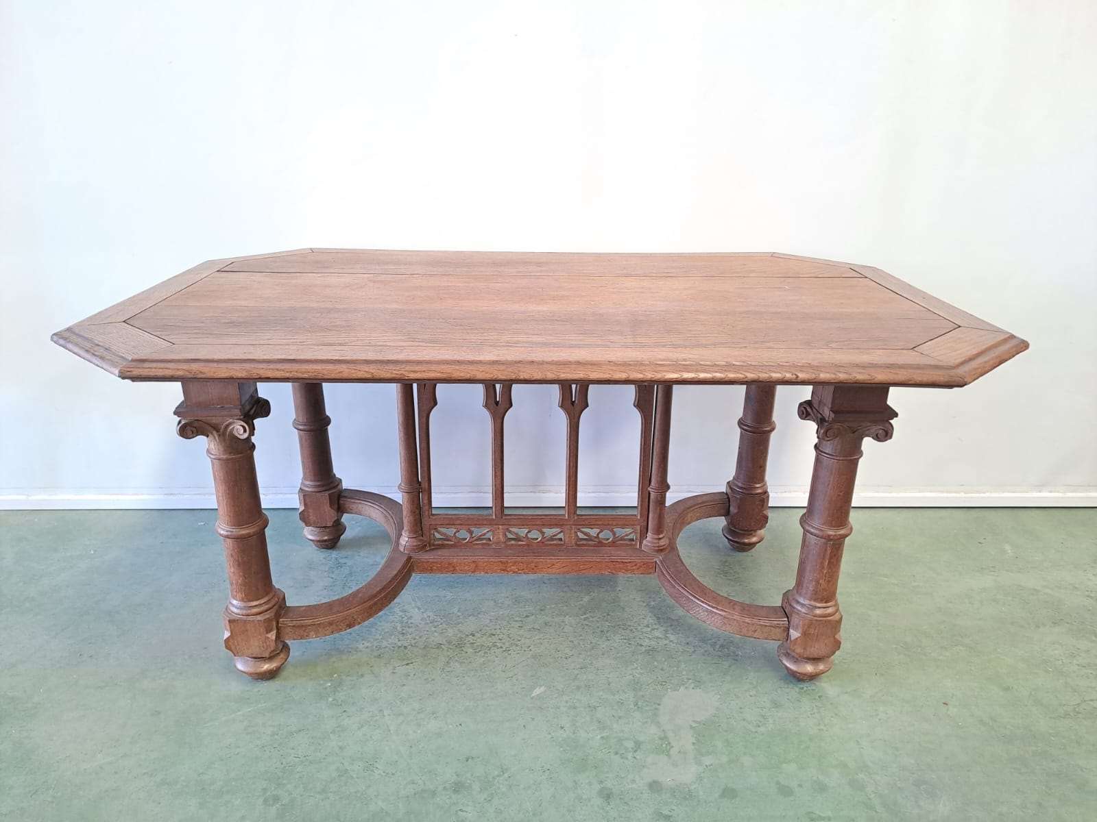 Mesa antigua. 05661