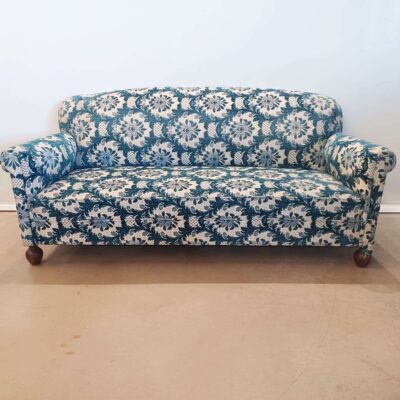 Blue vintage sofa. 06462