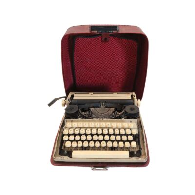 Máquina de escribir con funda. 07309