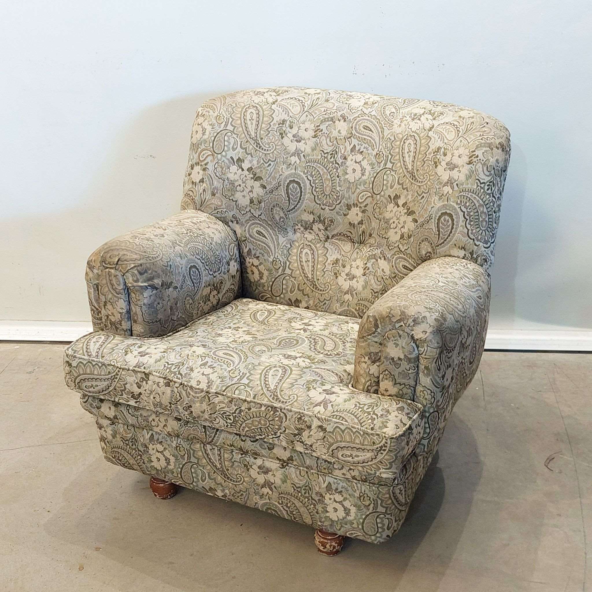 Paysley armchair. 04587