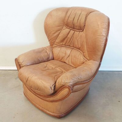 Sillón piel y madera. 07335