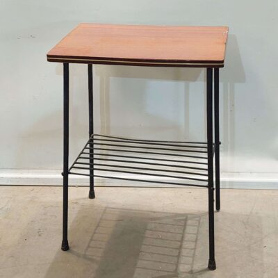 Small side table. 5342