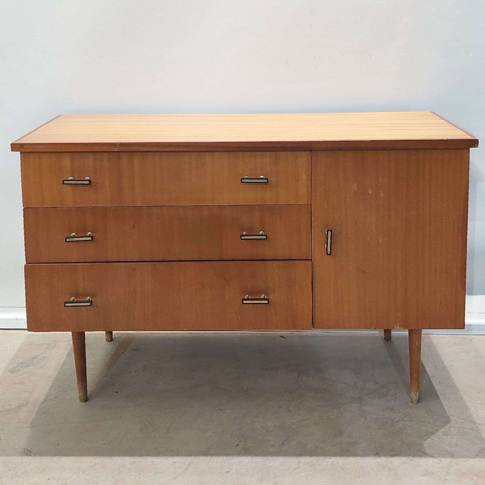 Mid-Century Sideboard. Apa_79