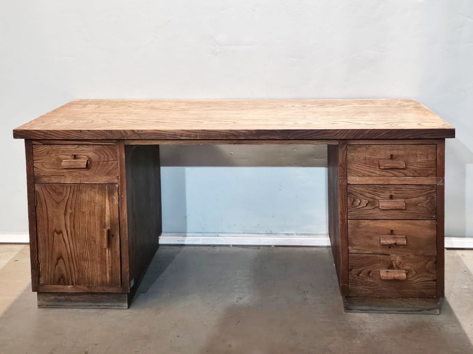 Oak wood office desk. 05780