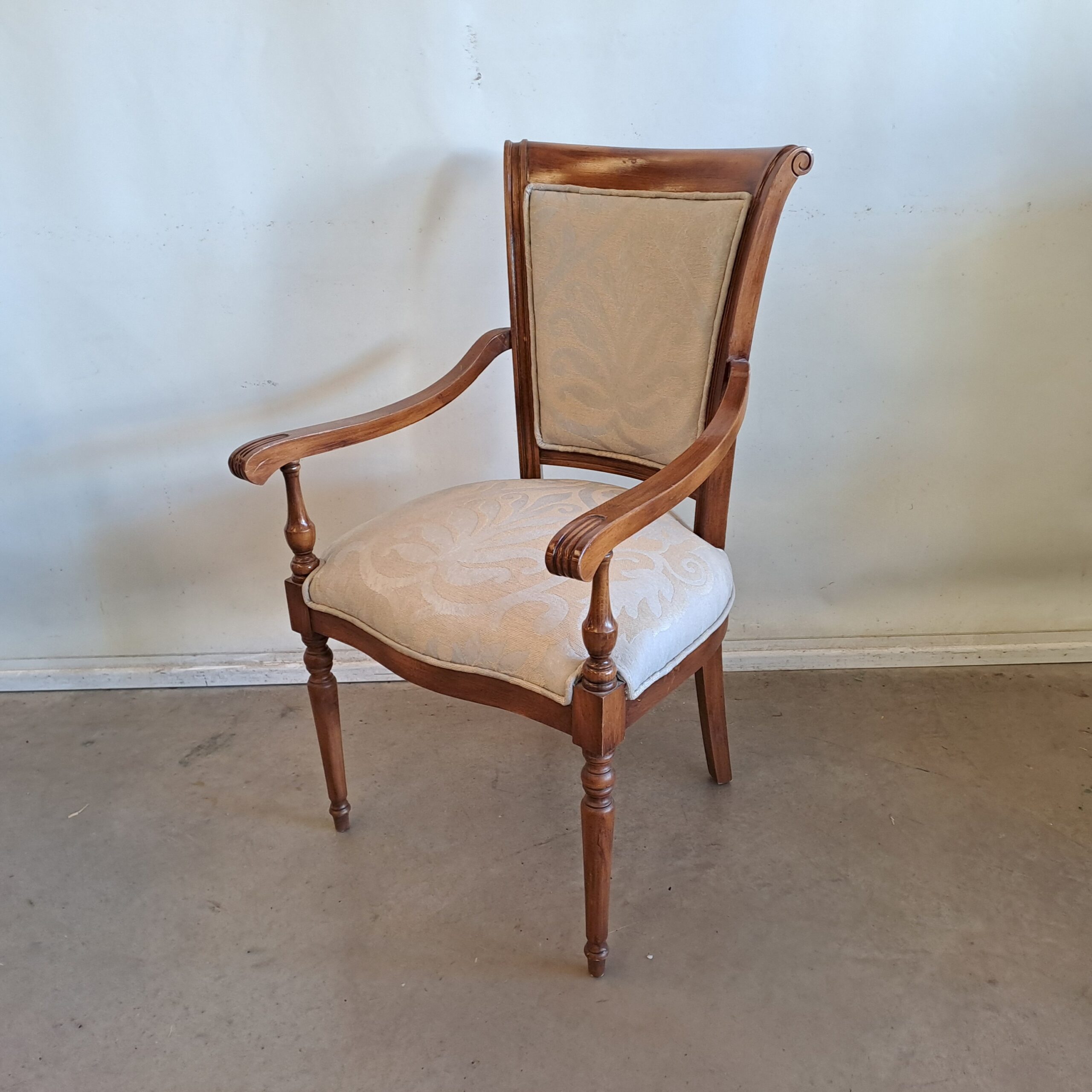 Classic dining chair. But_84 - Image 2