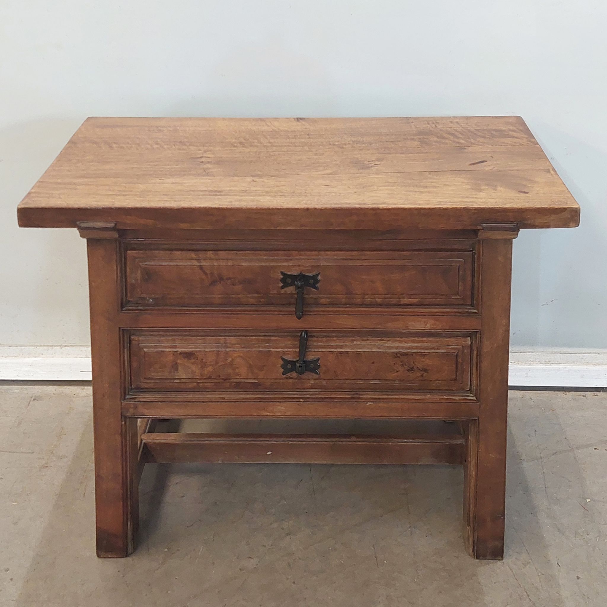 Castilian wooden side table Mlla_04