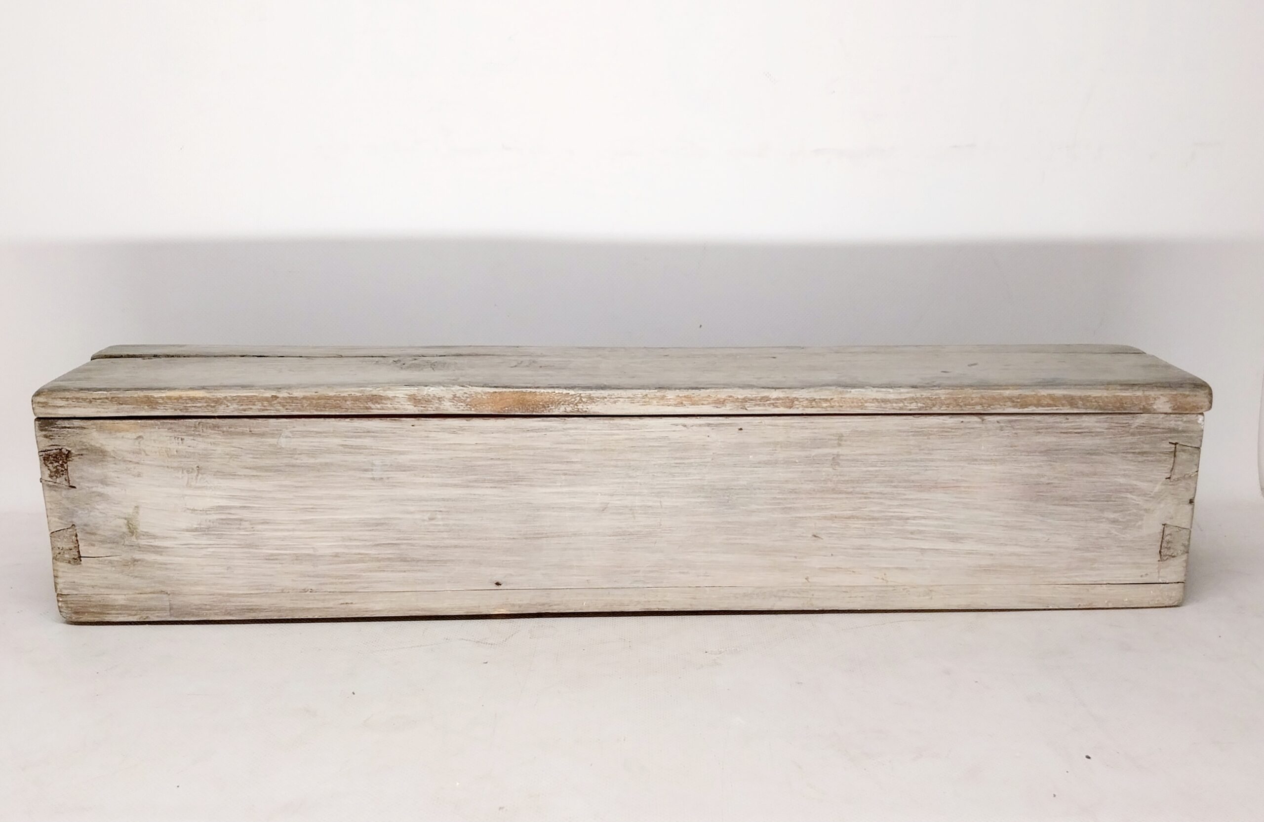 Wooden box 09372