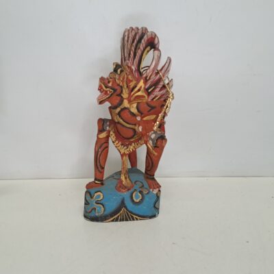 Estatuilla de madera. 04472